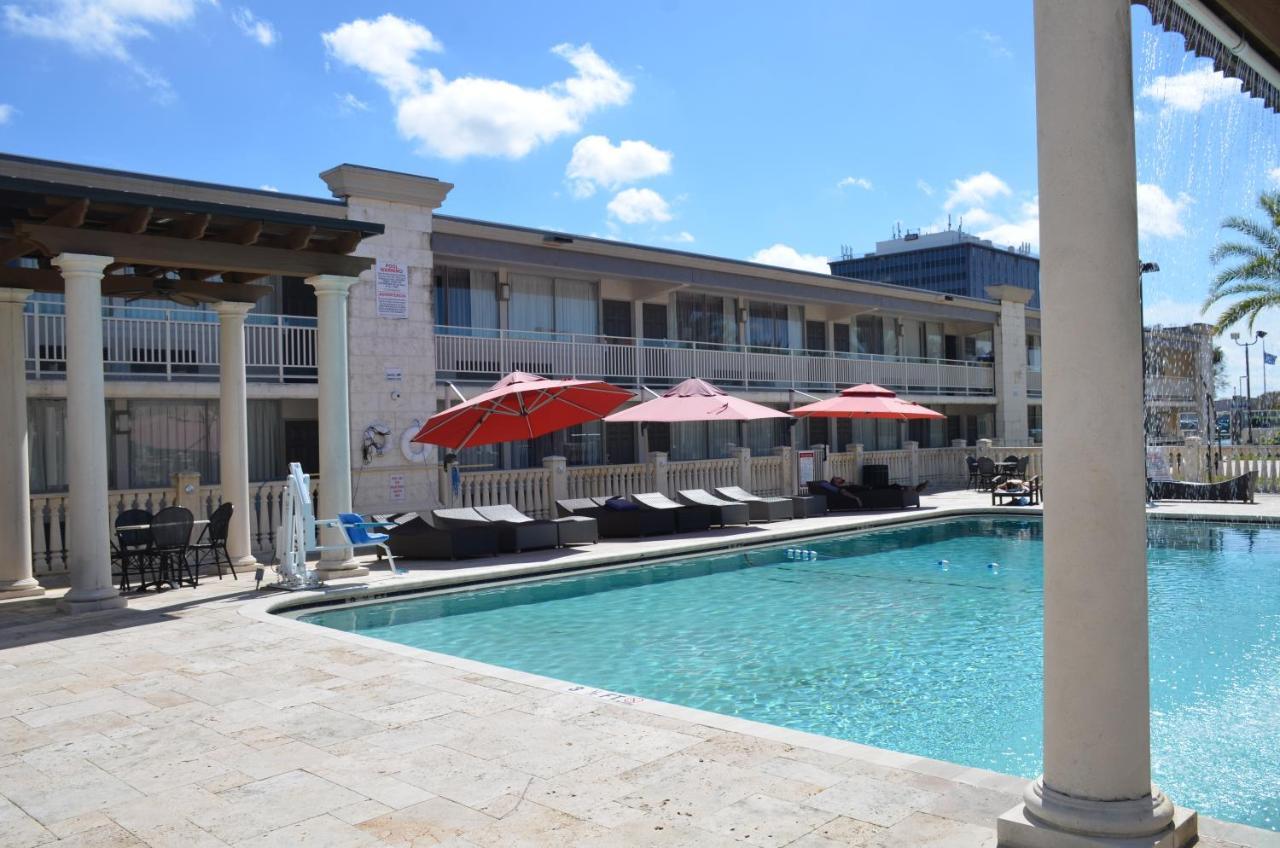 Quality Inn And Conference Center Tampa-Brandon Heartland Exterior foto