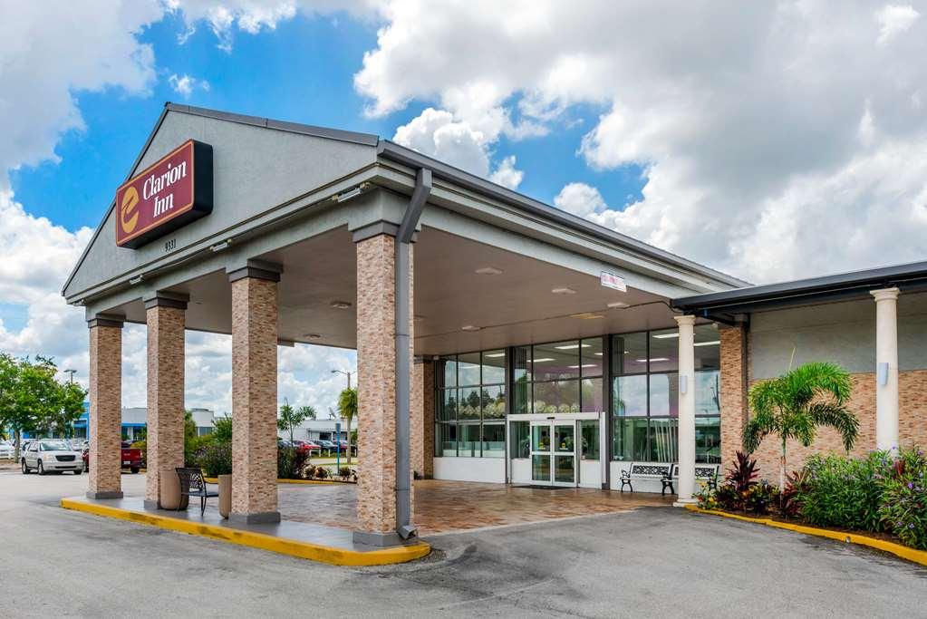 Quality Inn And Conference Center Tampa-Brandon Heartland Exterior foto