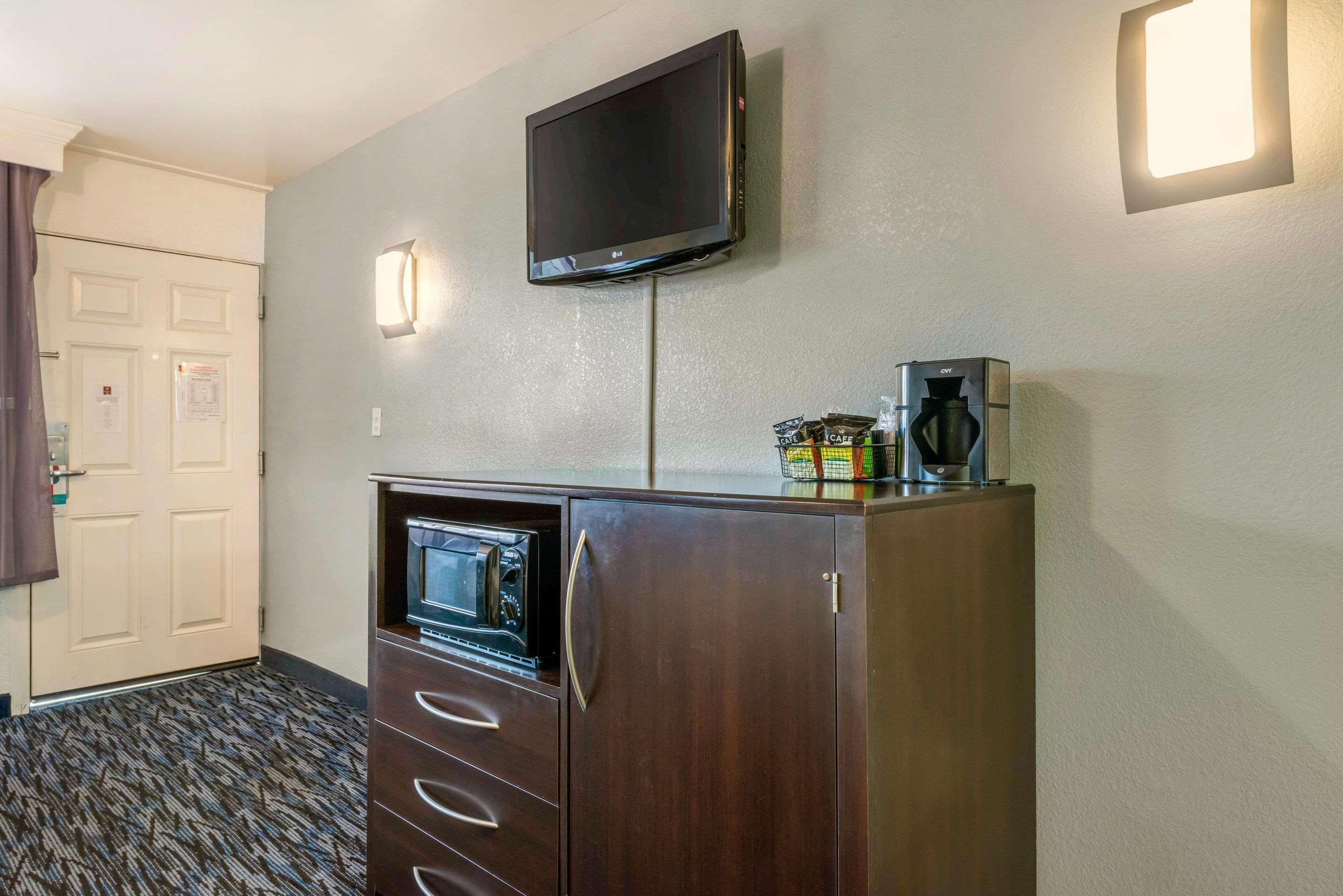 Quality Inn And Conference Center Tampa-Brandon Heartland Exterior foto