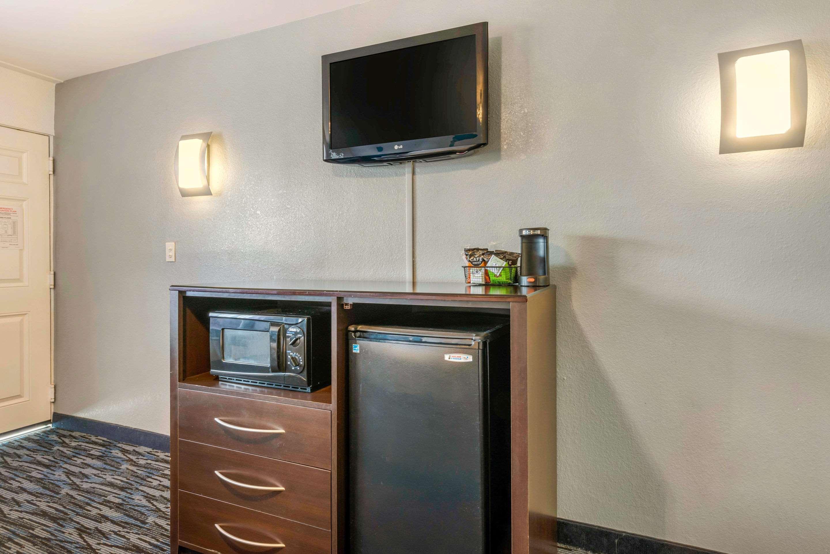 Quality Inn And Conference Center Tampa-Brandon Heartland Exterior foto