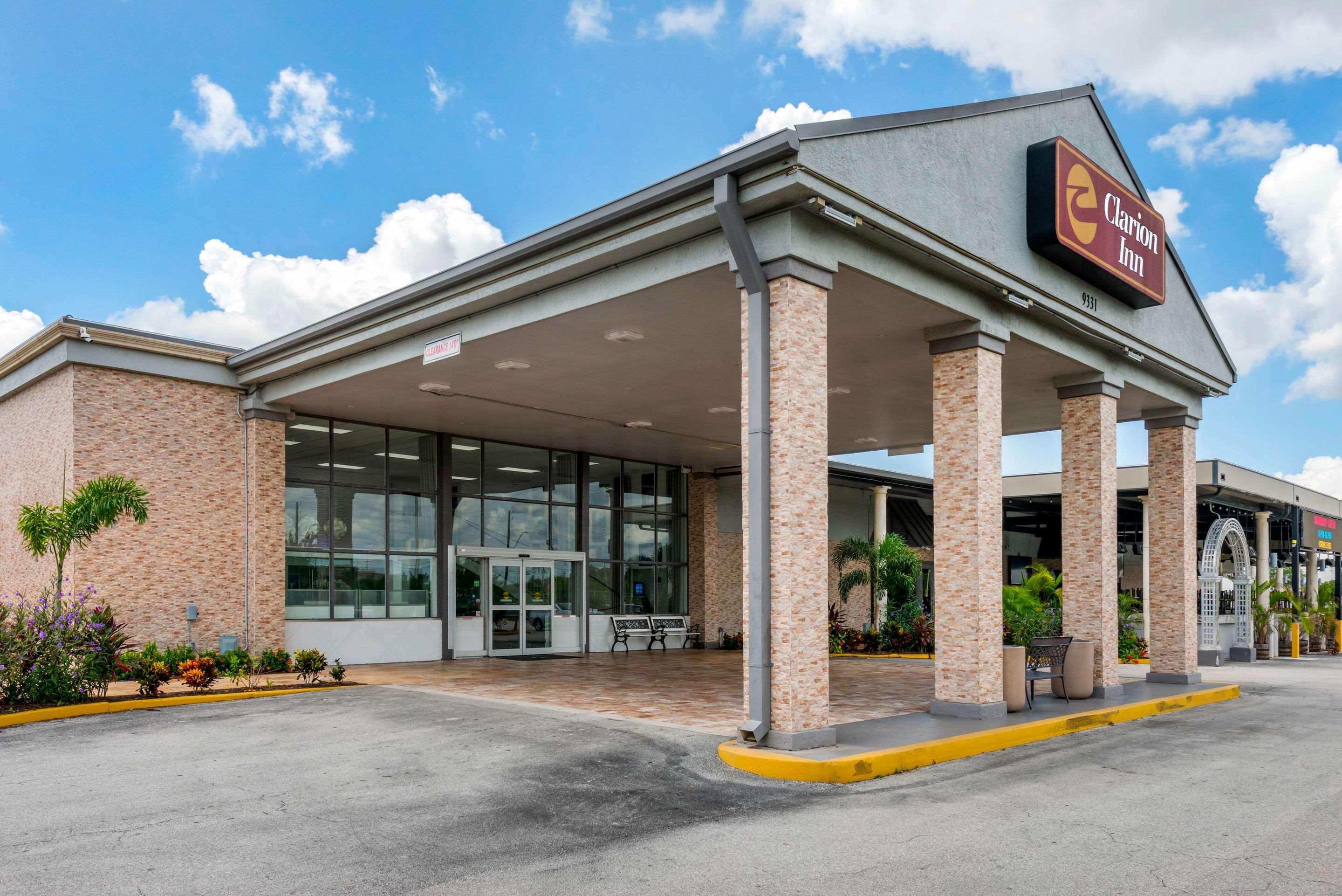 Quality Inn And Conference Center Tampa-Brandon Heartland Exterior foto