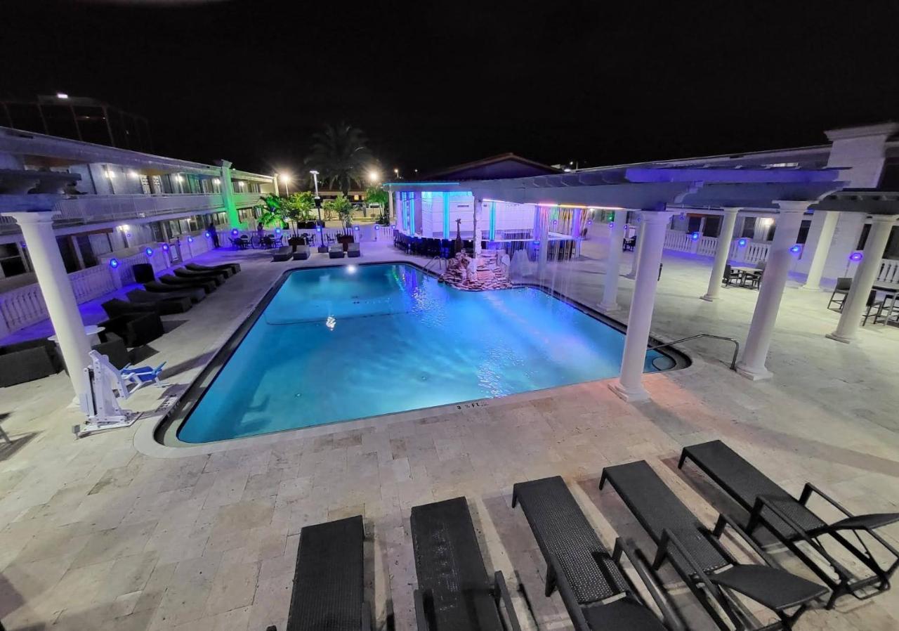 Quality Inn And Conference Center Tampa-Brandon Heartland Exterior foto