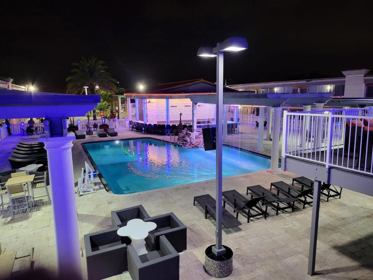 Quality Inn And Conference Center Tampa-Brandon Heartland Exterior foto