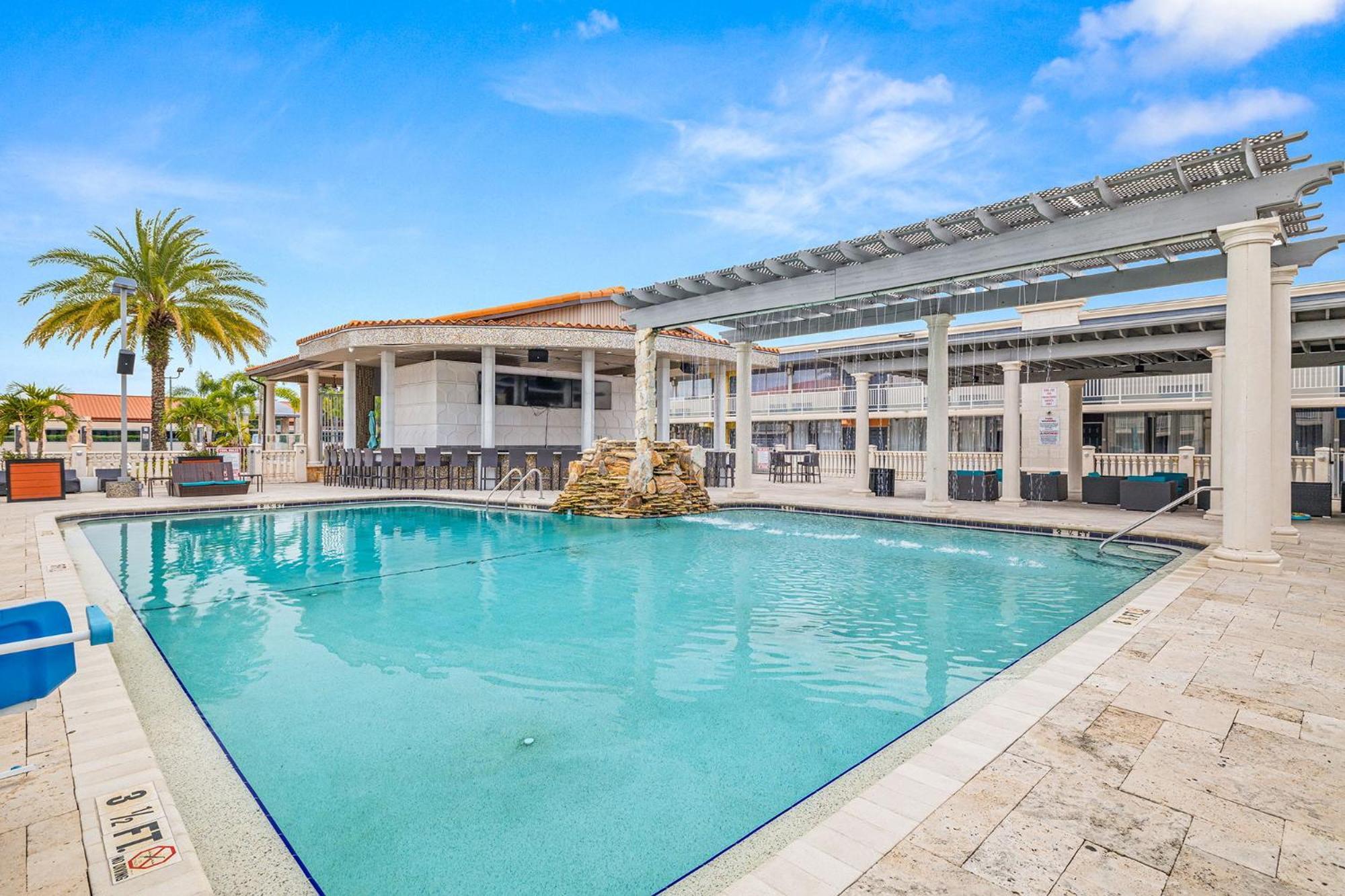 Quality Inn And Conference Center Tampa-Brandon Heartland Exterior foto